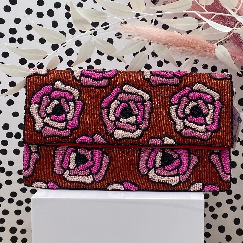 Red Fuchsia Pink Rose Garden Glass Seed Beaded Crossbody Chain Clutch Handbag
